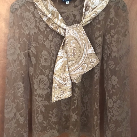 D&G delicate pattern laced top - Picture 5 of 8